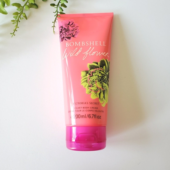 Victoria's Secret Pink Bombshell Wildflower Lotion - Picture 1 of 4